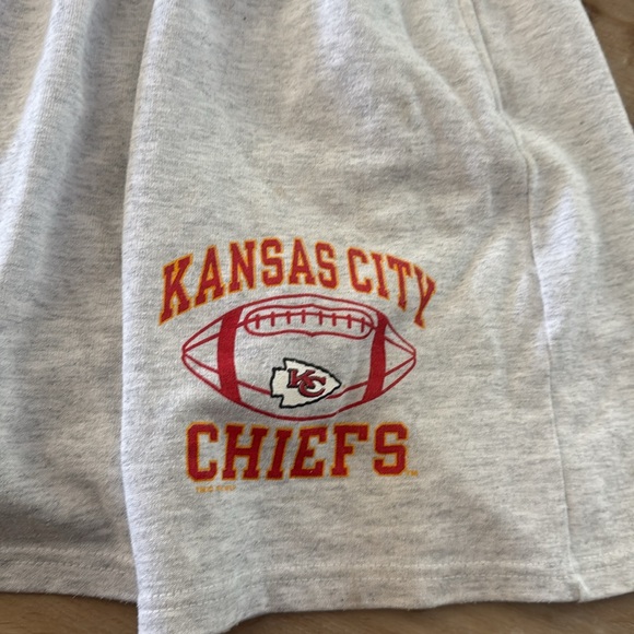 Men’s vintage Champion Kansas City Chiefs shorts - Picture 2 of 3